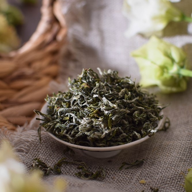 Би Ло Чунь "Изумрудные Спирали Весны", март 2026 года