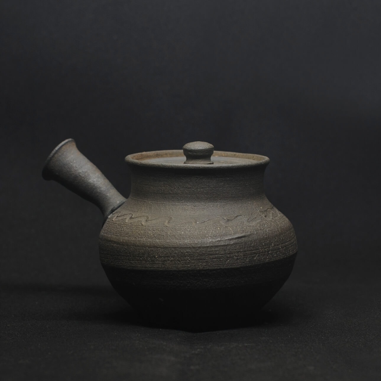 Чайник Yozu «Крынка» №3, 110 мл (чёрная глина, угольный обжиг)