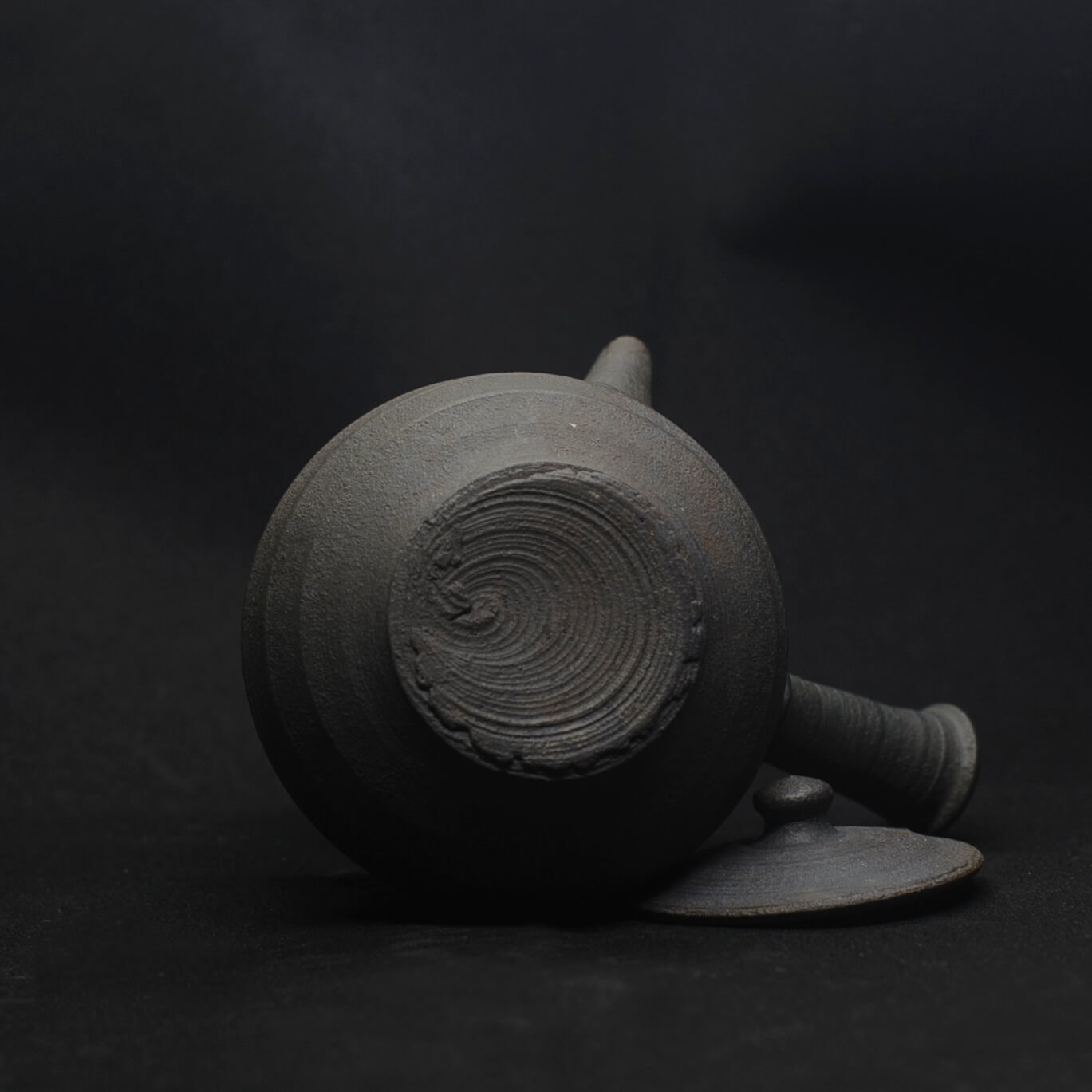 Чайник Yozu «Крынка» №2, 110 мл (чёрная глина, угольный обжиг)